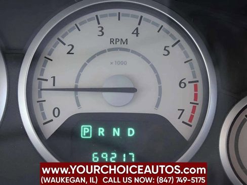 Used 2010 Chrysler Town & Country Touring image 16