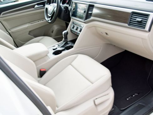 Used 2020 Volkswagen Atlas SE w/ Panoramic Sunroof Package image 37