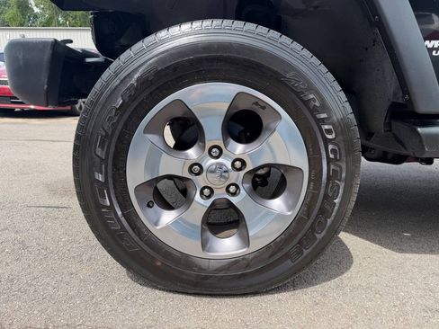 Used 2012 Jeep Wrangler Unlimited Rubicon w/ Dual Top Group AWD/4WD image 9