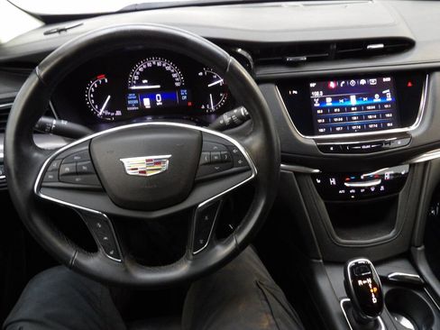 Used 2017 Cadillac XT5 Luxury w/ Driver Awareness Package AWD/4WD image 18