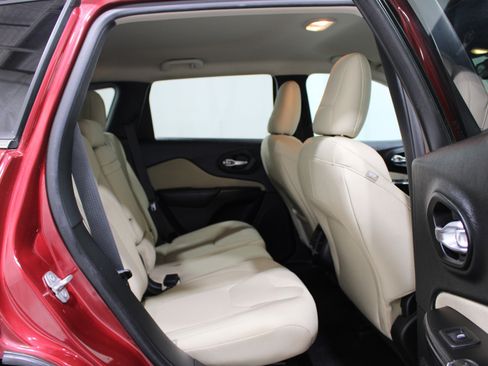 Used 2015 Jeep Cherokee Latitude AWD/4WD image 19