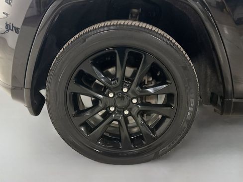 Used 2020 Jeep Grand Cherokee Altitude image 35