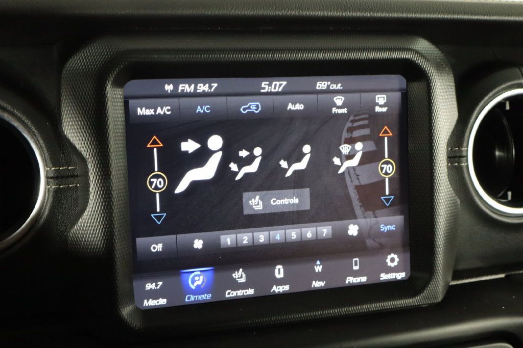 Used 2022 Jeep Wrangler Unlimited Sahara w/ Cold Weather Group AWD/4WD image 32
