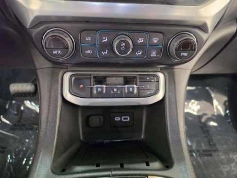 Used 2021 GMC Acadia SLE w/ Driver Convenience Package FWD image 25