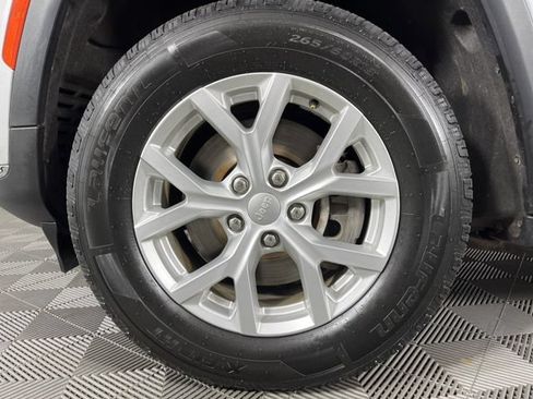Used 2023 Jeep Grand Cherokee L Limited AWD/4WD image 13