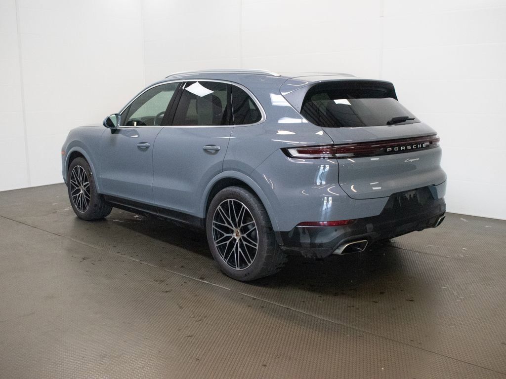 Certified 2024 Porsche Cayenne AWD/4WD image 3