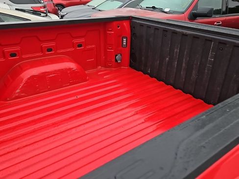 Used 2023 GMC Sierra 1500 SLE w/ X31 Off-Road Package image 5