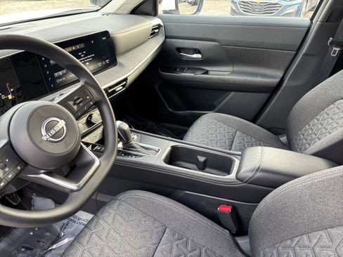 Used 2025 Nissan Kicks SV image 17