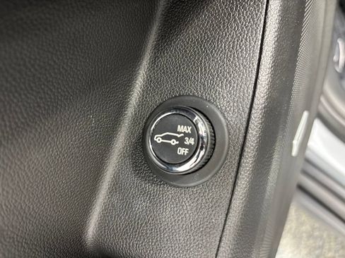 Used 2023 Chevrolet Traverse LT w/ LT Premium Package AWD/4WD image 43