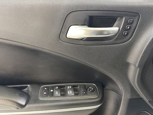 Used 2022 Dodge Charger SXT w/ Leather Interior Group RWD image 11