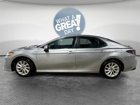 Used 2023 Toyota Camry LE image 7