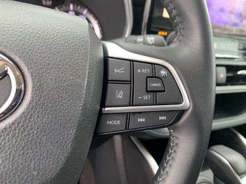 Used 2023 Toyota Highlander XLE image 29