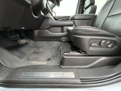 Used 2023 GMC Yukon XL Denali image 32