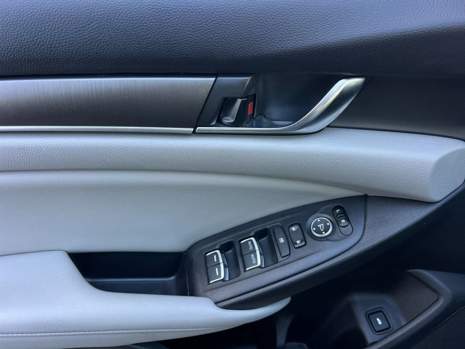 Used 2020 Honda Accord Hybrid image 13