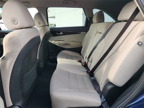 Used 2020 Kia Sorento LX image 13