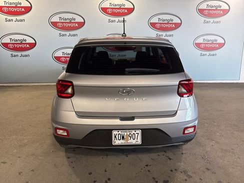 Used 2025 Hyundai Venue SE image 5