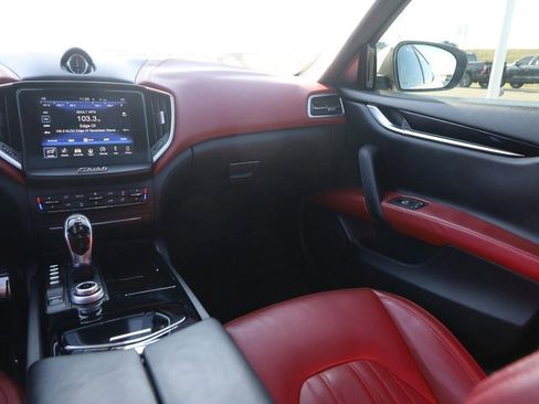 Used 2018 Maserati Ghibli S GranLusso image 24