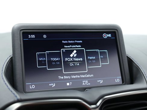 Used 2023 Aston Martin V8 Vantage Roadster RWD image 32