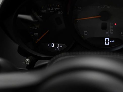 Used 2022 Porsche 718 Cayman GT4 RWD image 15