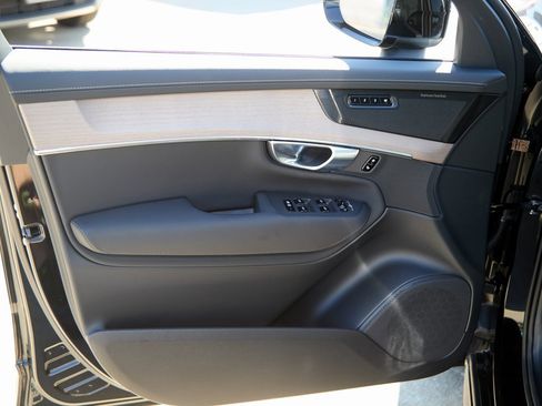 New 2026 Volvo XC90 B6 Plus w/ Protection Package Premier image 10