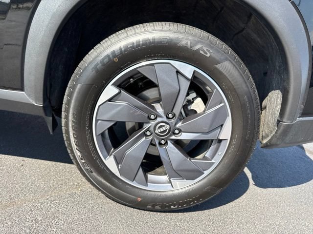 Used 2025 Nissan Rogue SV FWD image 25