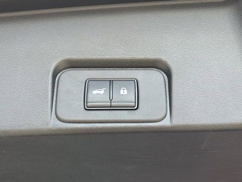 Certified 2025 Nissan Rogue SV image 22