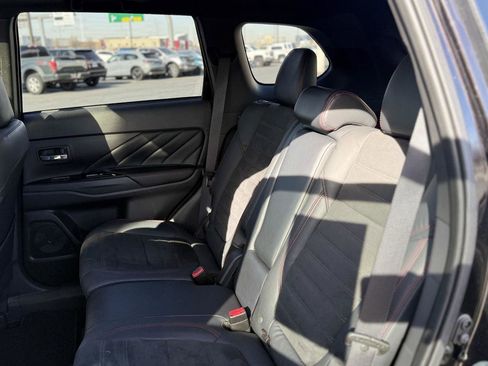 Used 2022 Mitsubishi Outlander LE image 21