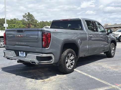 Used 2022 GMC Sierra 1500 SLT w/ X31 Off-Road Package AWD/4WD image 12