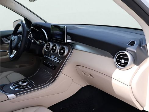 Used 2019 Mercedes-Benz GLC 300 4MATIC image 9