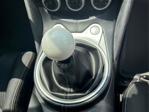 Used 2010 Nissan 370Z Roadster RWD image 31