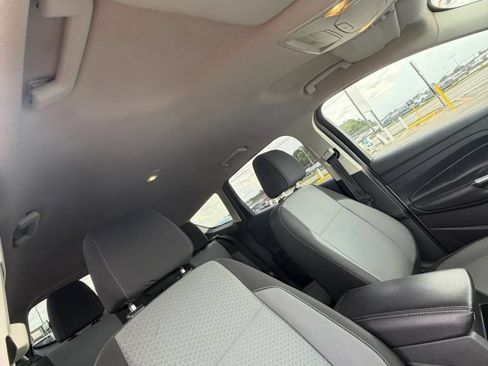 Used 2017 Ford Escape SE FWD image 12
