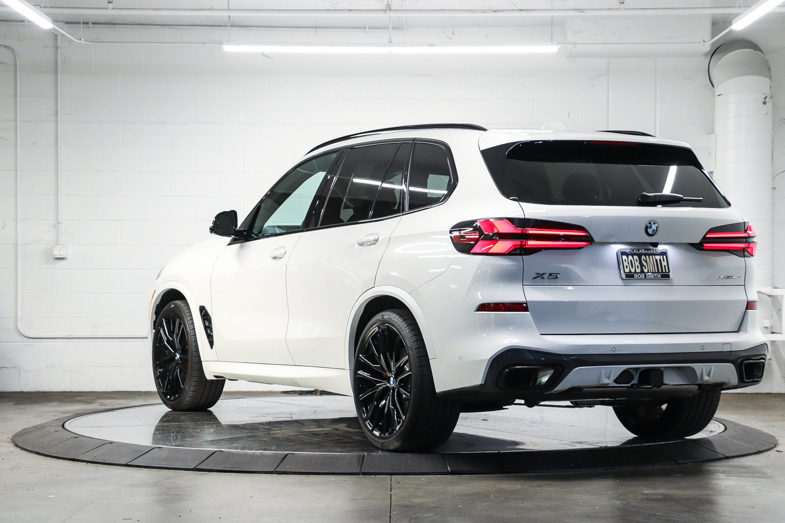 Used 2026 BMW X5 xDrive40i w/ M Sport Package AWD/4WD image 4