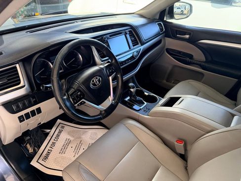 Used 2014 Toyota Highlander XLE image 8