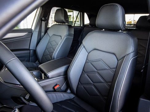 New 2026 Volkswagen Atlas Cross Sport SE image 28