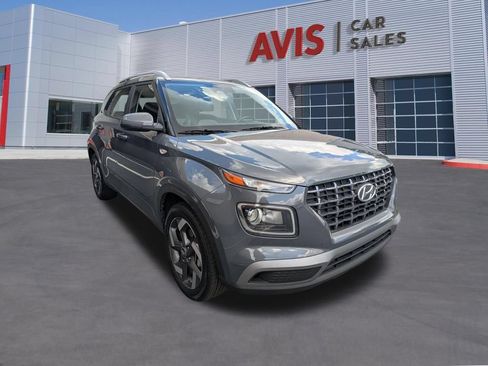Used 2025 Hyundai Venue SEL FWD image 3