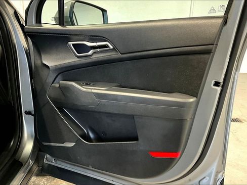 Used 2023 Kia Sportage LX image 23