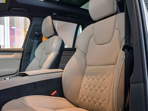 Used 2025 Volvo XC90 B5 Plus w/ Protection Package Premier image 22