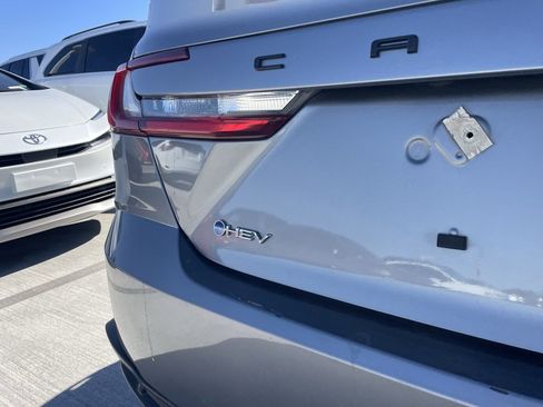 Used 2025 Toyota Camry SE image 4