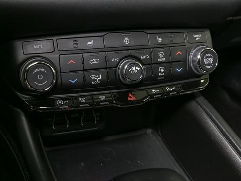 Used 2021 Dodge Durango SXT AWD/4WD image 32