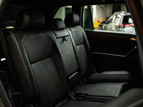 Used 2022 Volkswagen Tiguan SE R-Line image 12