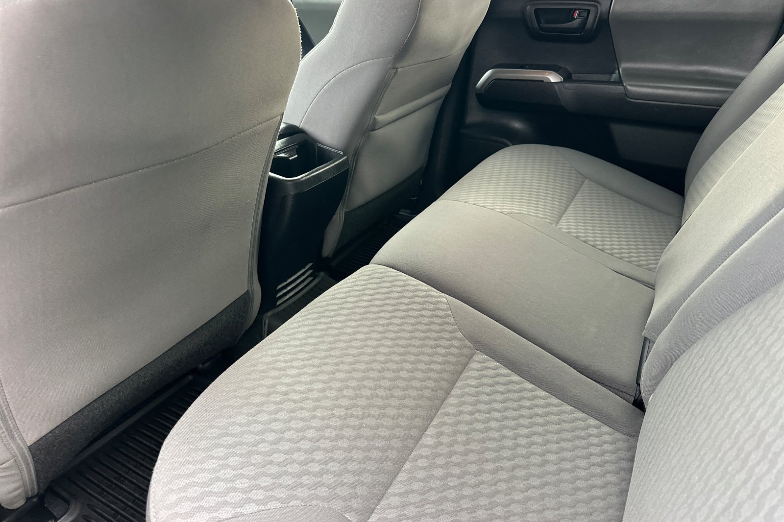 Used 2021 Toyota Tacoma SR5 AWD/4WD image 9