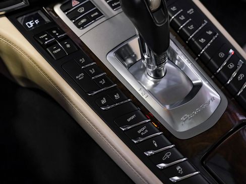 Used 2016 Porsche Panamera Turbo image 21