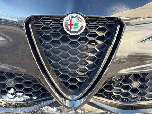 Used 2022 Alfa Romeo Giulia Veloce image 11