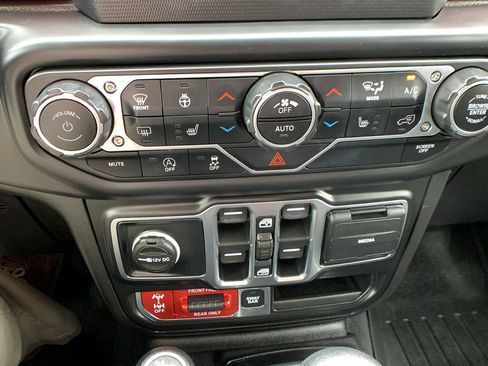 Used 2019 Jeep Wrangler Unlimited Rubicon w/ Cold Weather Group image 19