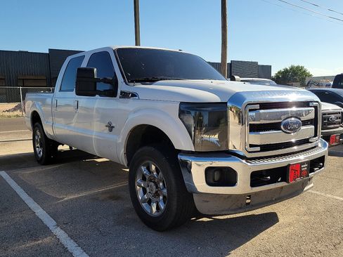 Used 2014 Ford F250 Lariat w/ Lariat Interior Package AWD/4WD image 4