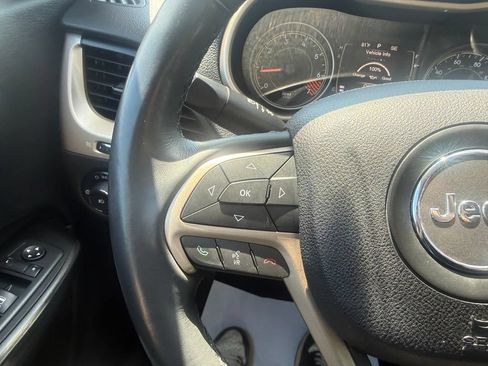 Used 2014 Jeep Cherokee Latitude w/ Comfort/Convenience Group AWD/4WD image 18