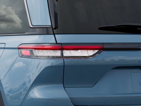 New 2026 Jeep Grand Cherokee Limited RWD image 5