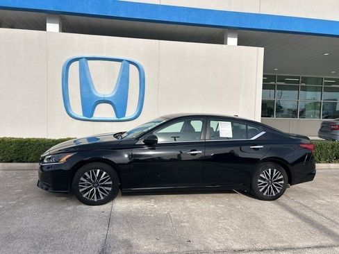 Used 2024 Nissan Altima 2.5 SV image 5