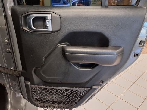 Used 2021 Jeep Gladiator Rubicon image 12