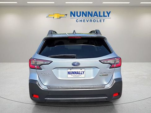 Used 2025 Subaru Outback Premium AWD/4WD image 4